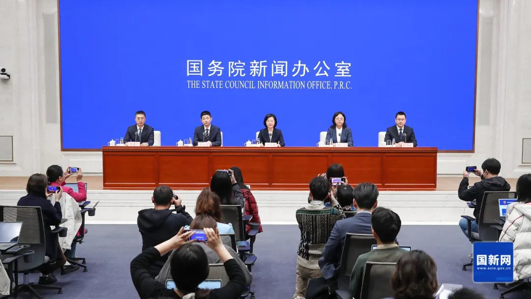 国新办举行新闻发布会 介绍加快建立长期护理保险制度有关情况