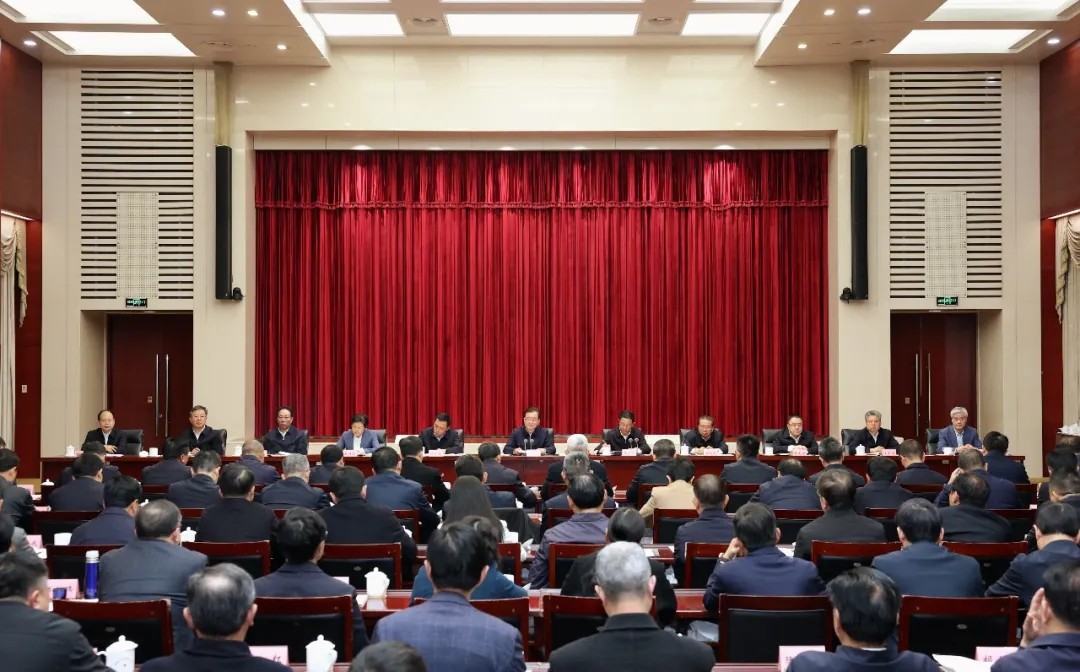 省委全面依法治省工作会议强调：深入学习贯彻习近平法治思想 扎实推进更高水平的法治云南建设