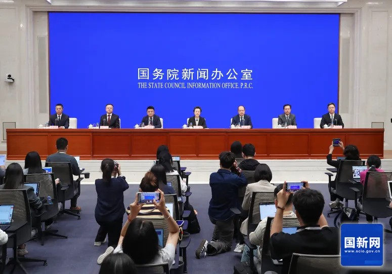 国新办举行国务院政策例行吹风会 介绍《关于推行常住地提供基本公共服务的实施意见》有关情况（节选）