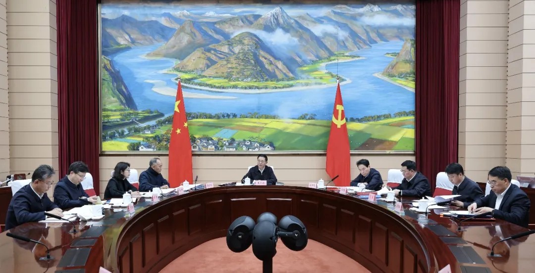 省政府党组会议、常务会议强调：深入学习贯彻习近平总书记重要讲话和全国两会精神