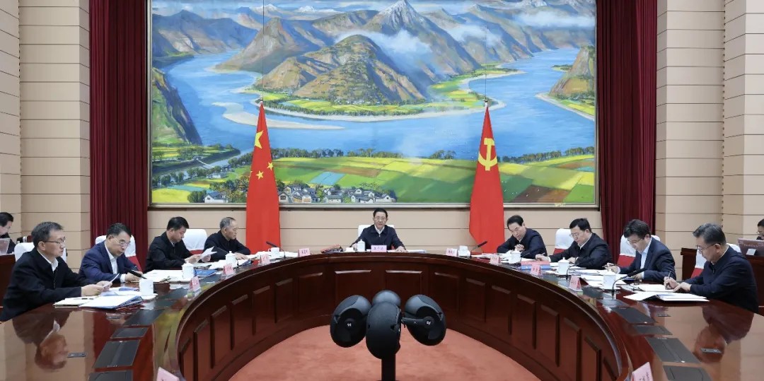 省政府党组会议常务会议强调：全面深刻准确领会和贯彻党中央战略部署