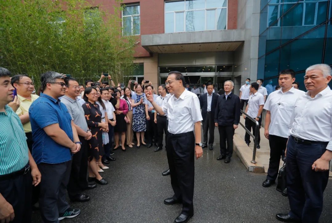 李克强考察国家自然科学基金委员会并主持召开座谈会